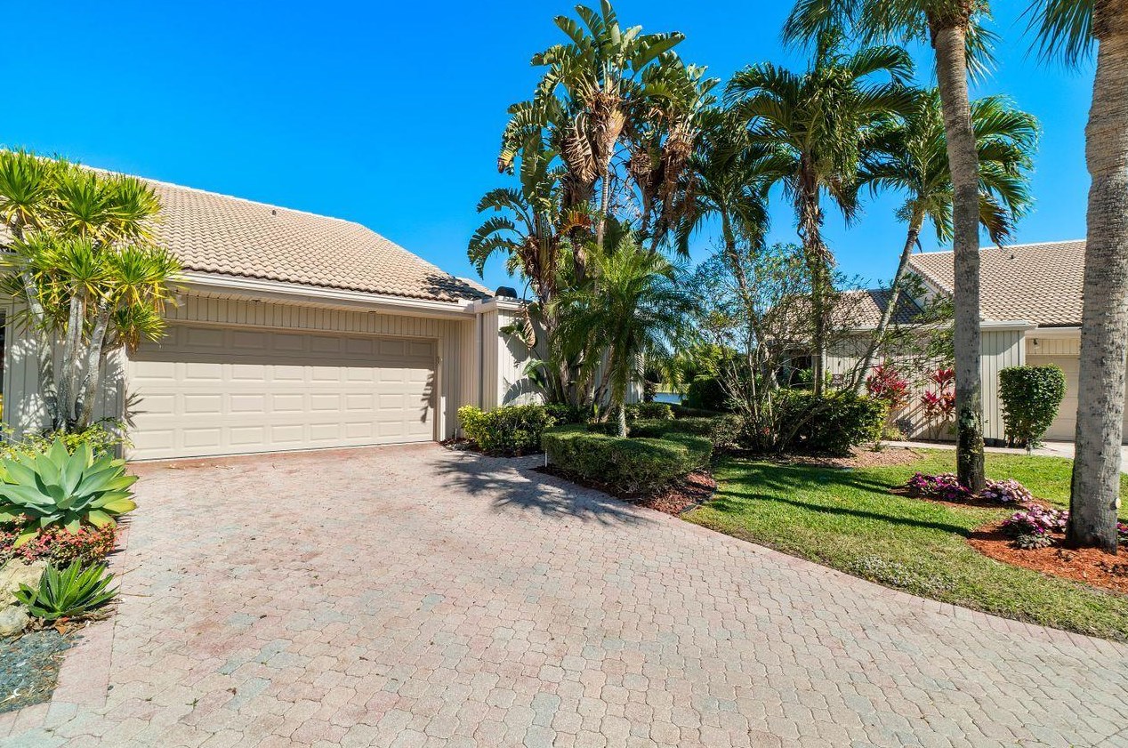 20070 Sawgrass Ln, Boca Raton, FL 33434-3321