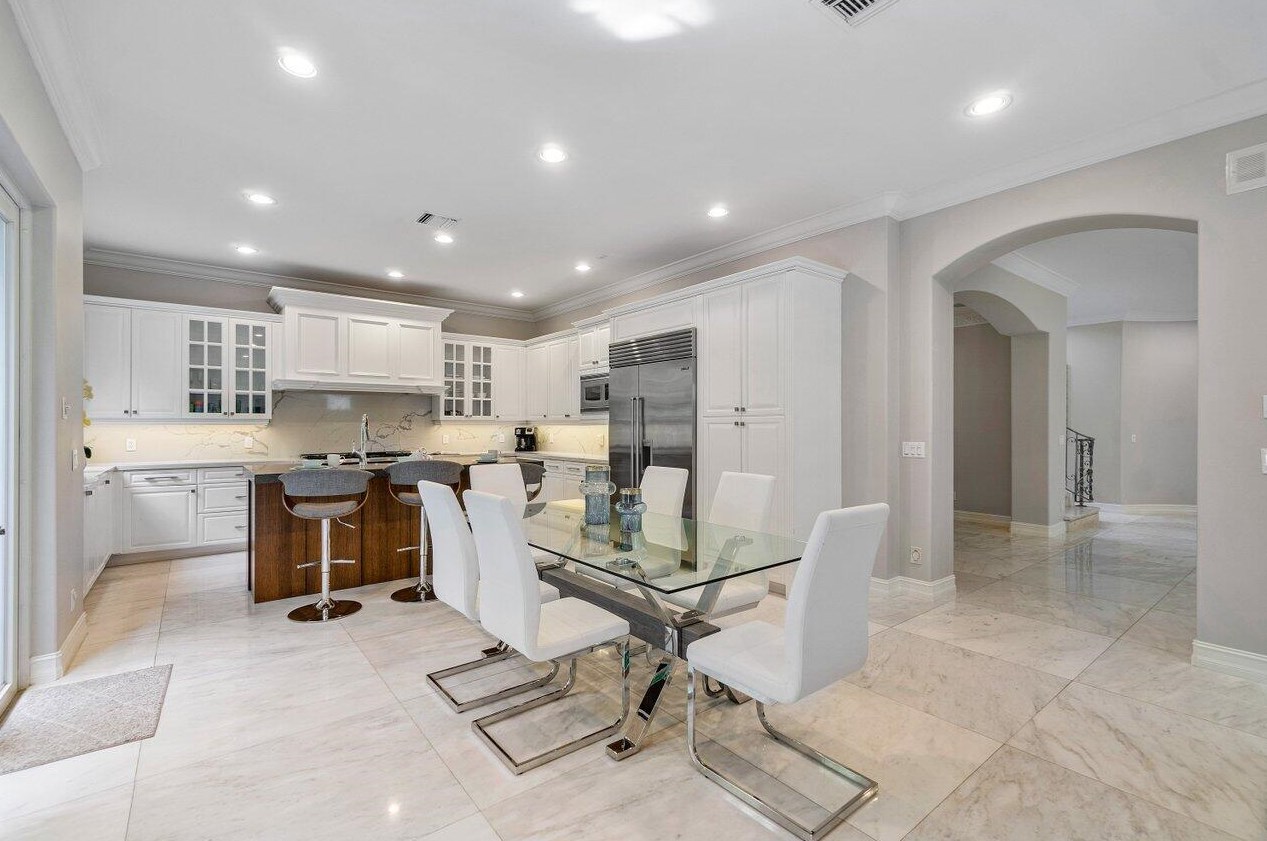 785 Lk Dr, Boca Raton FL 33432-6226 exterior