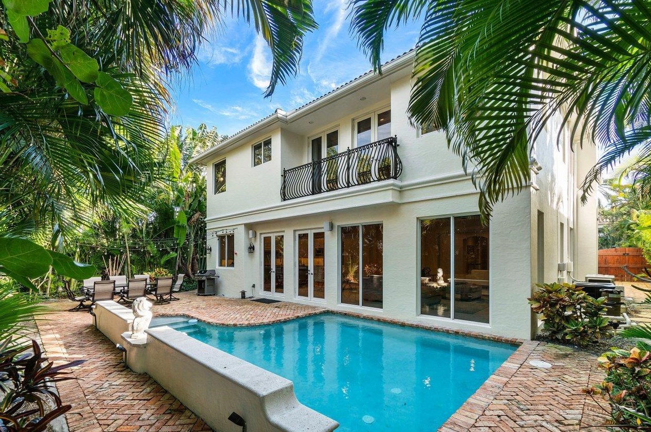 785 Lk Dr, Boca Raton FL 33432-6226 exterior