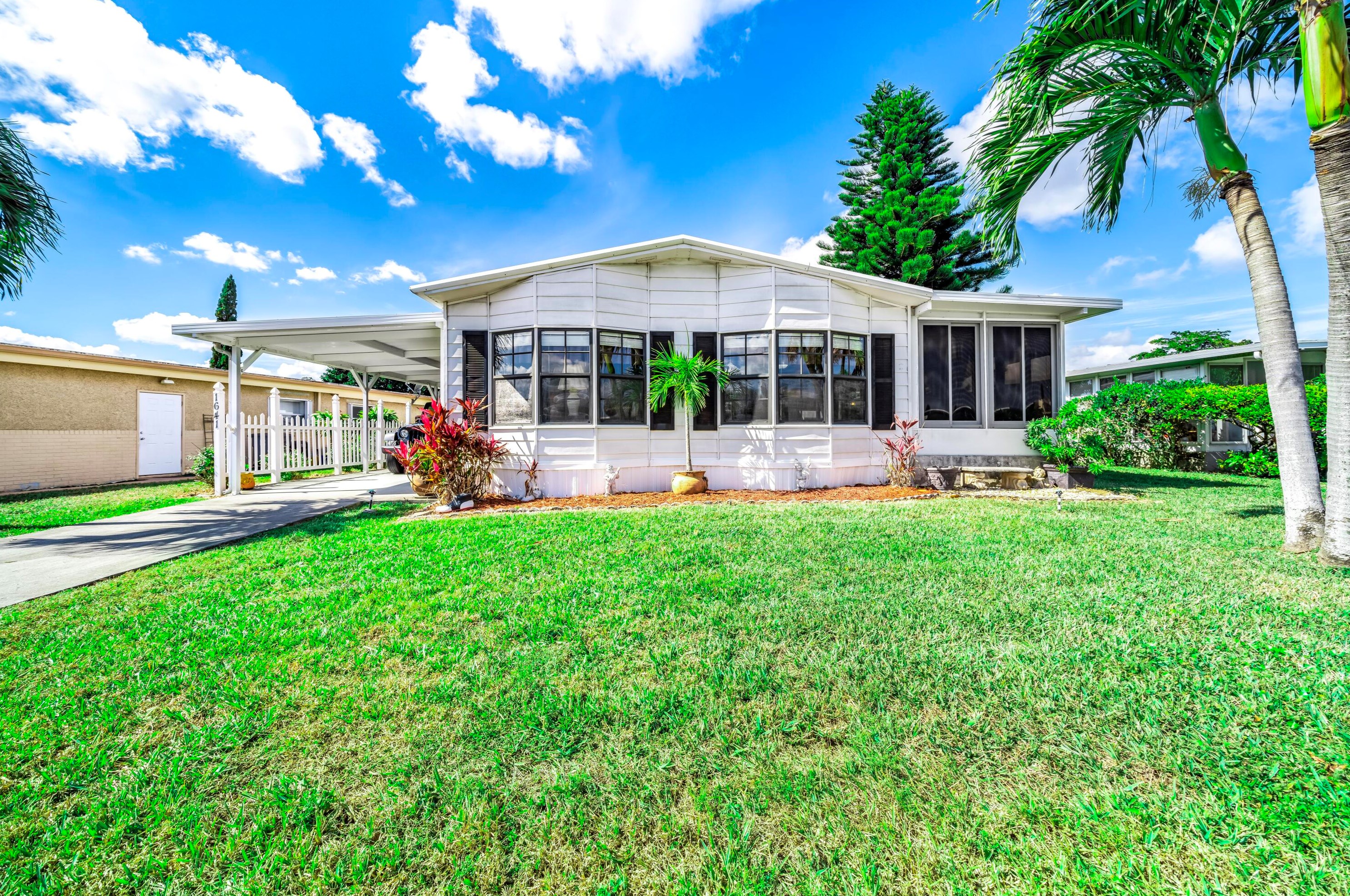 1641 64 Way, Boca Raton FL 33428-6757 exterior