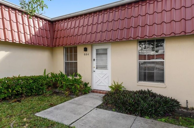 884 Worcester Ln, Lake Worth, FL 33467-2728