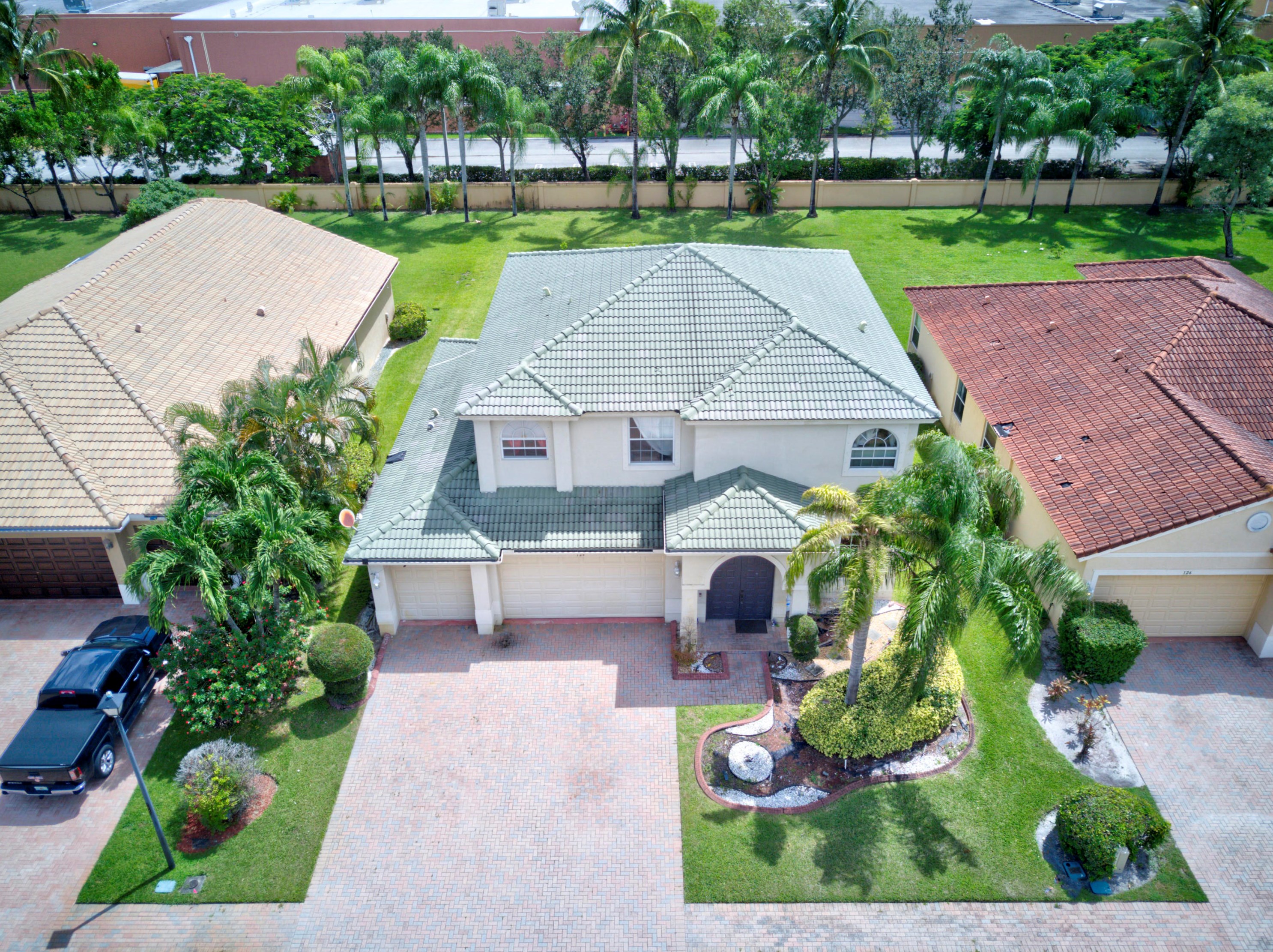 124 Bella Vista Way, West Palm Beach, FL 33411
