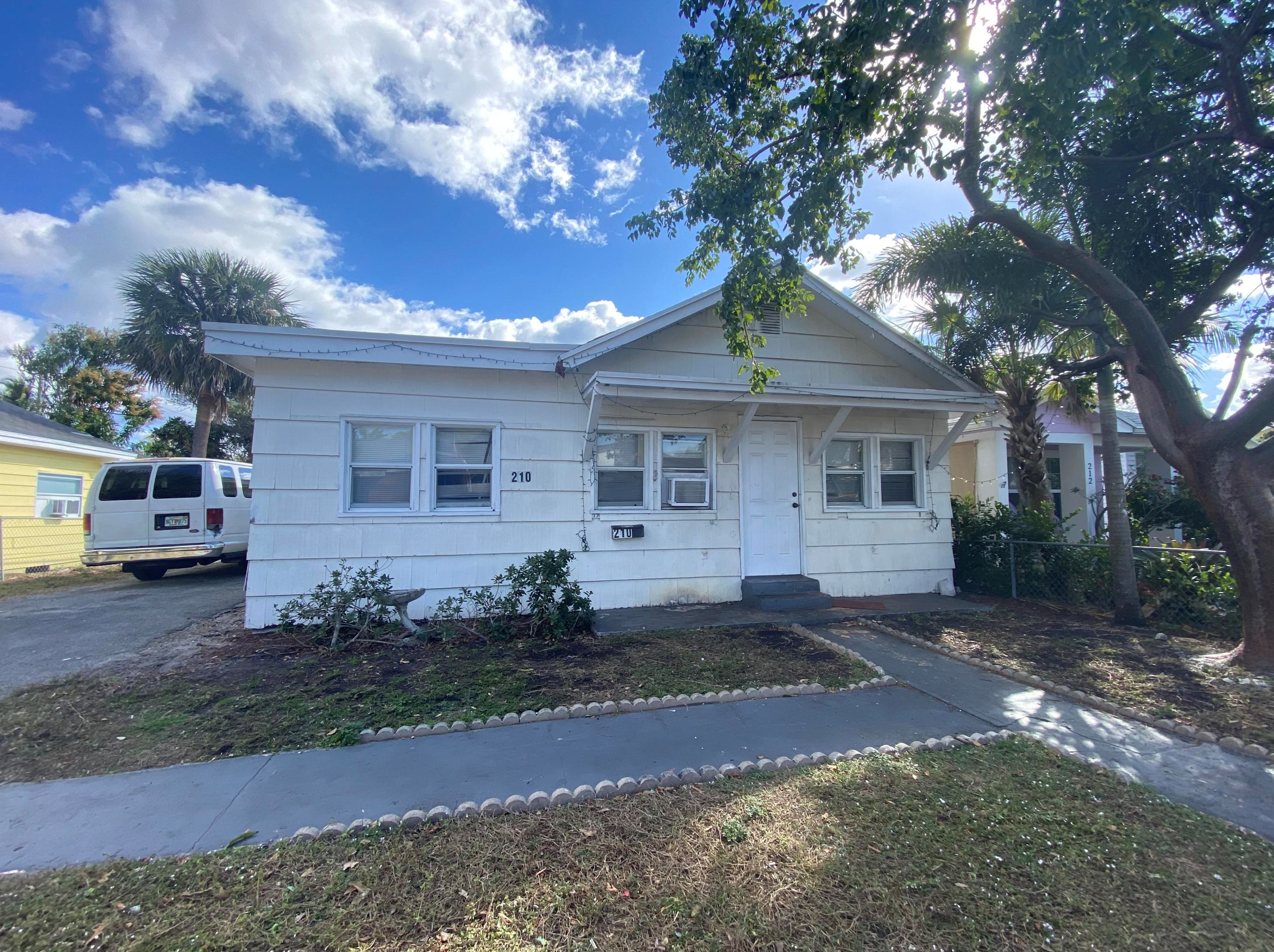 210 C St, Lake Worth, FL 33460-4043