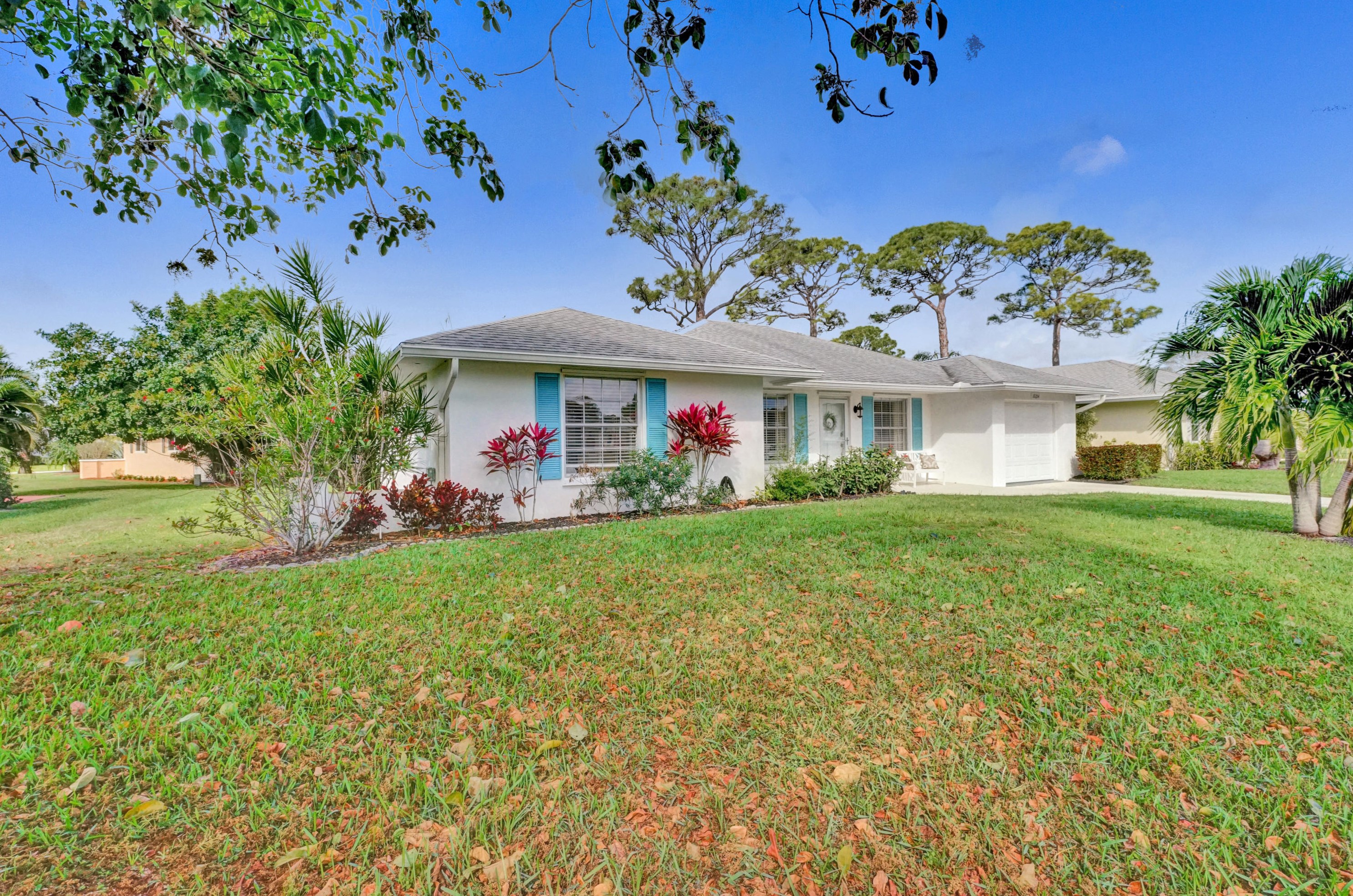 18354 Tee Ln, Jupiter, FL 33469-1340