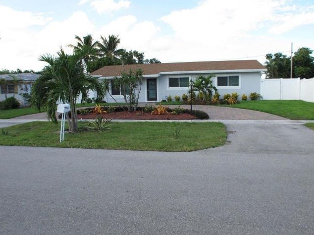 105 Palamino Cir, Boca Raton, FL 33487-1525