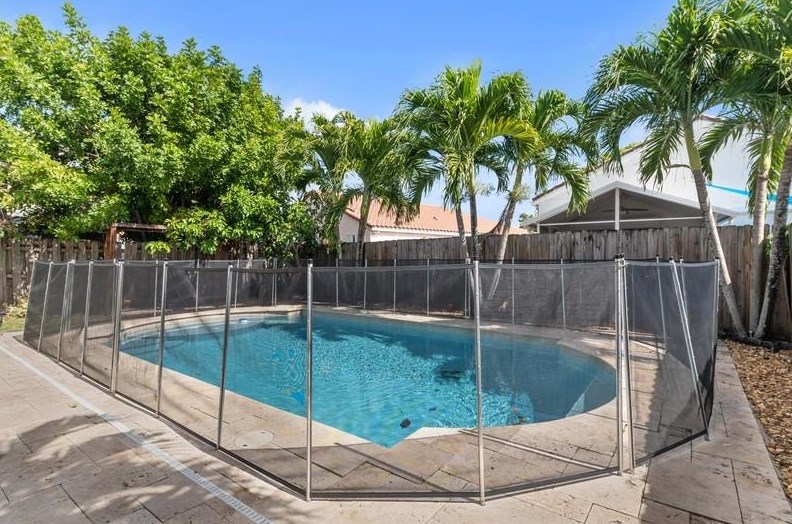 120 Wedgewood Lks, Lake Worth, FL 33463-3080
