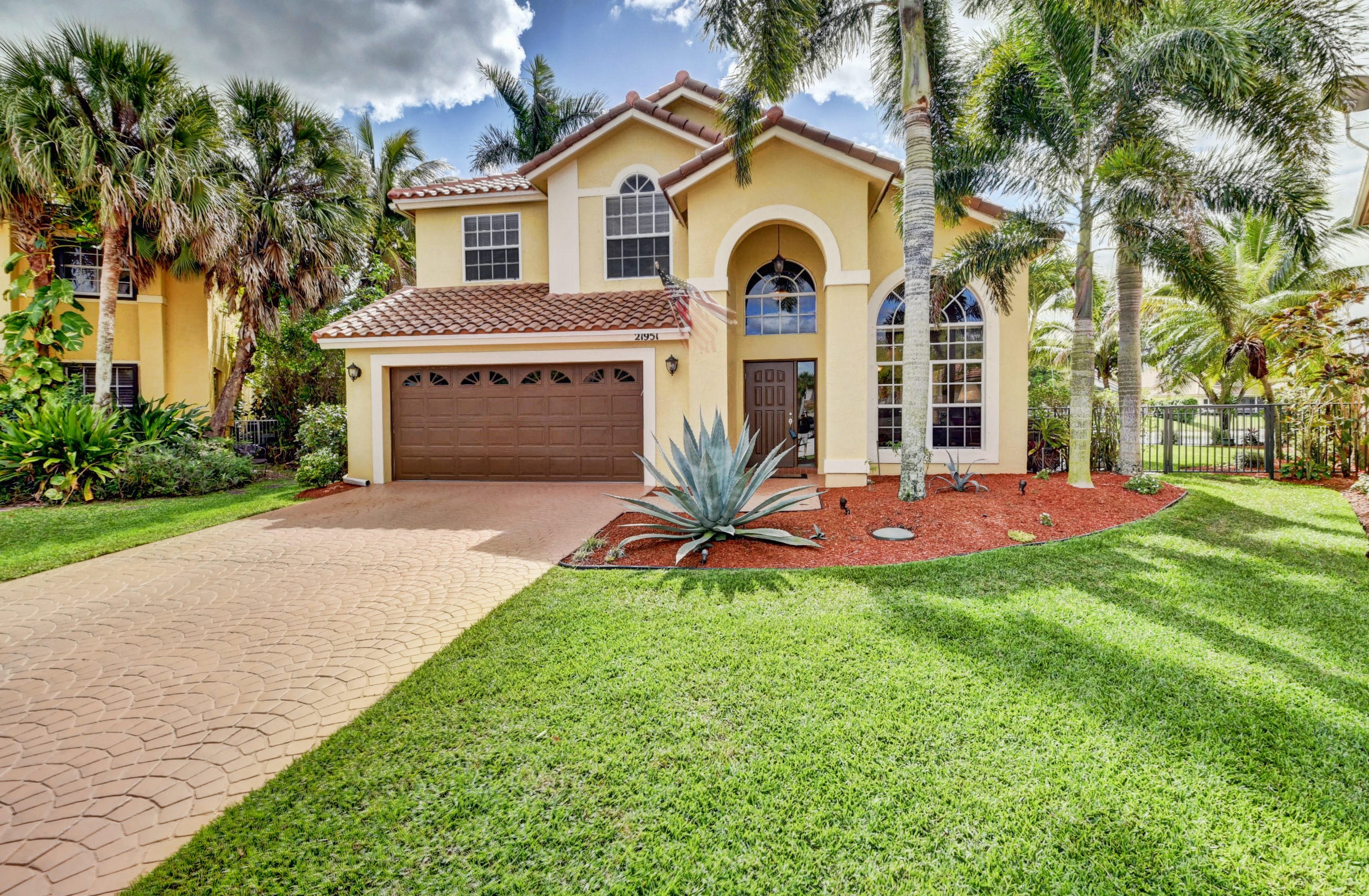 21951 Philmont Ct, Boca Raton, FL 33428-4751
