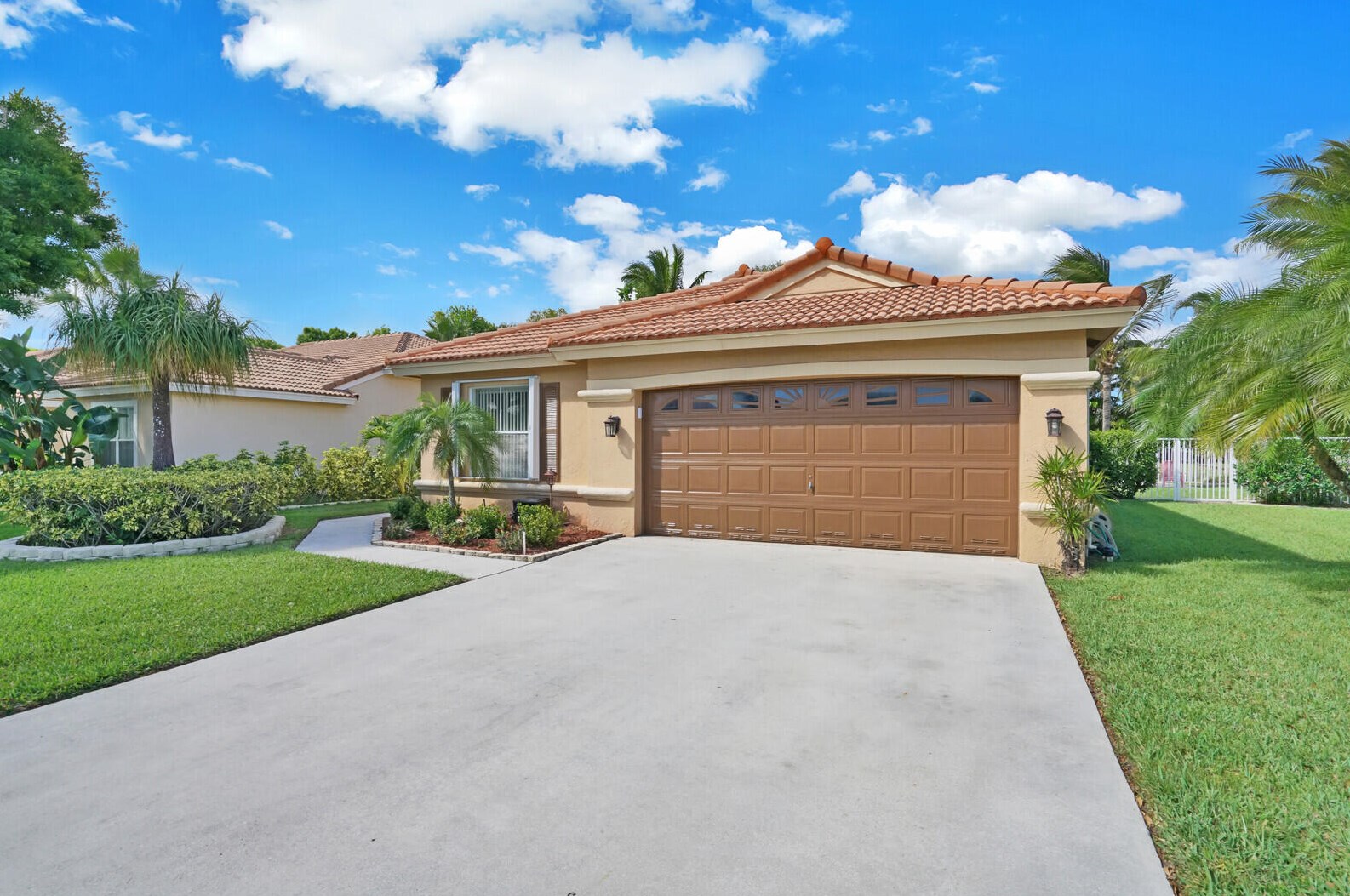 5974 Las Colinas Cir, Lake Worth, FL 33463-6559