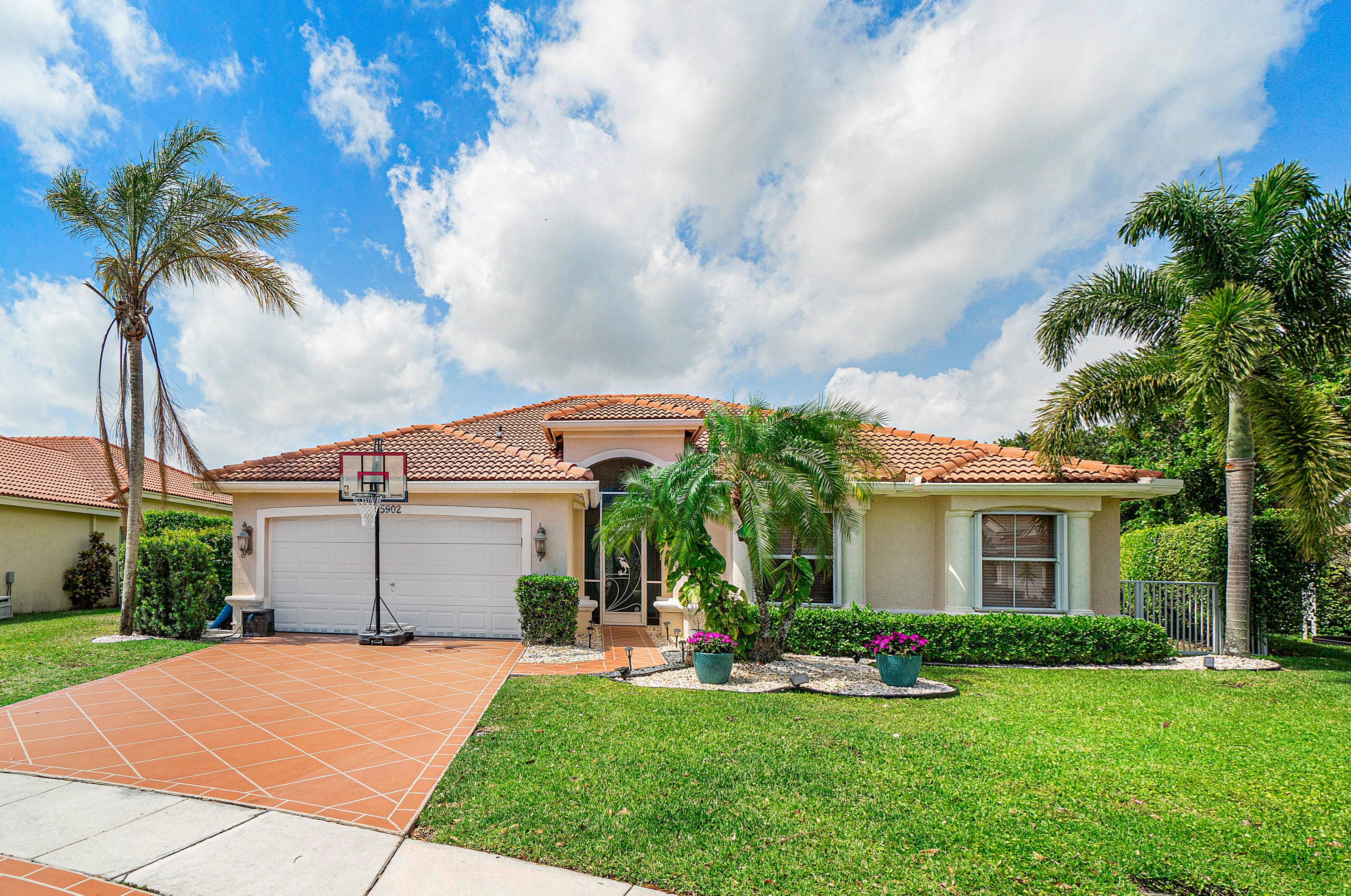 5902 Las Colinas Cir, Lake Worth, FL 33463-6559