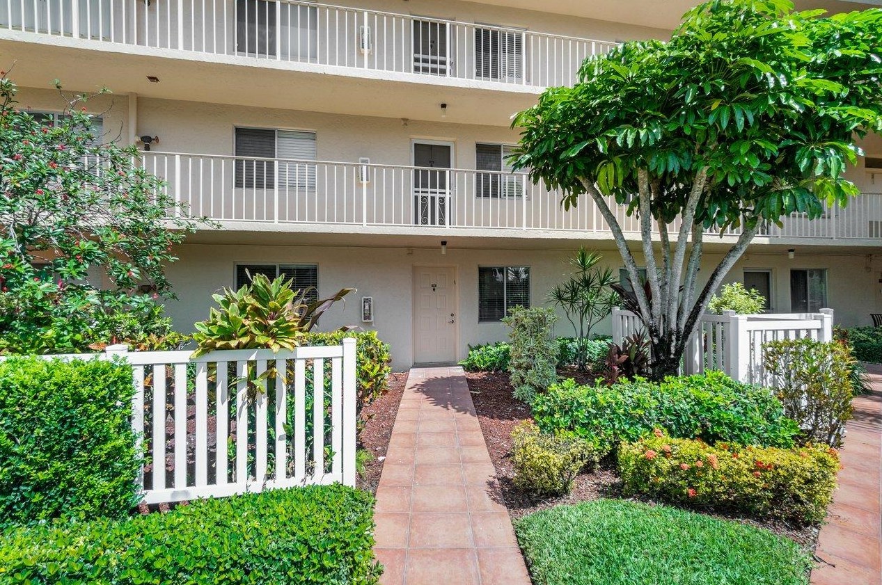6865 Huntington Ln #103, Delray Beach, FL 33446