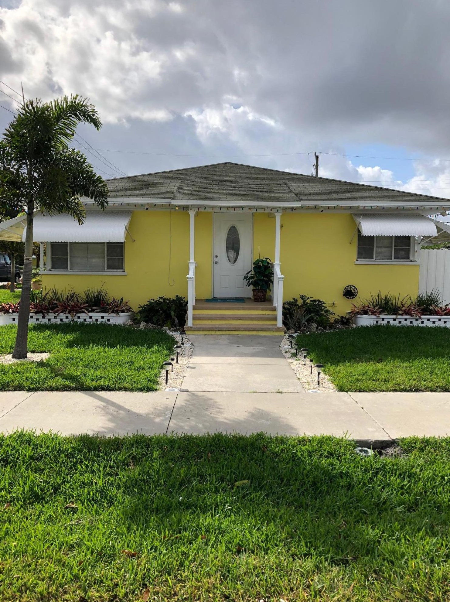 402 Ocean Ave, Lake Worth FL  33462-2860 exterior