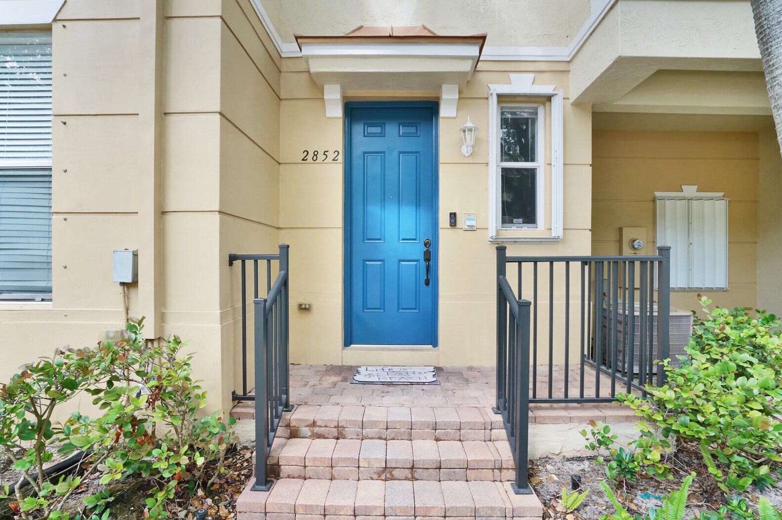 2852 Oasis Dr, Boynton Beach, FL 33426-8665