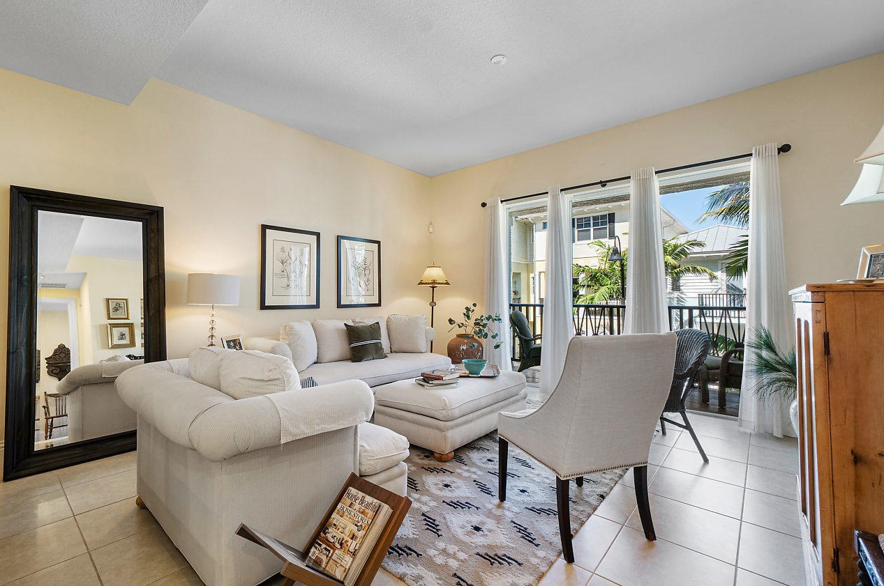 226 N Latitude Cir Apt 207, Delray Beach, FL 33483