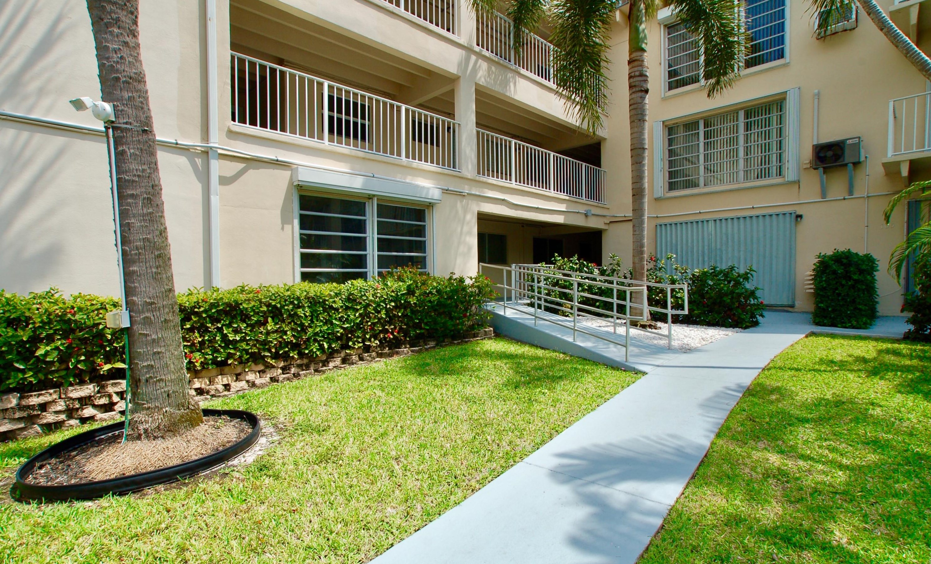 4001 S Ocean Blvd #306, Palm Beach, FL 33480