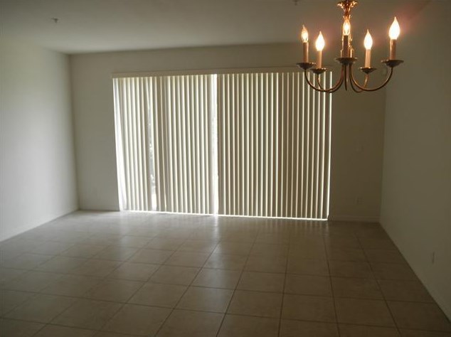 1020 Pipers Cay Dr, West Palm Beach, FL 33415