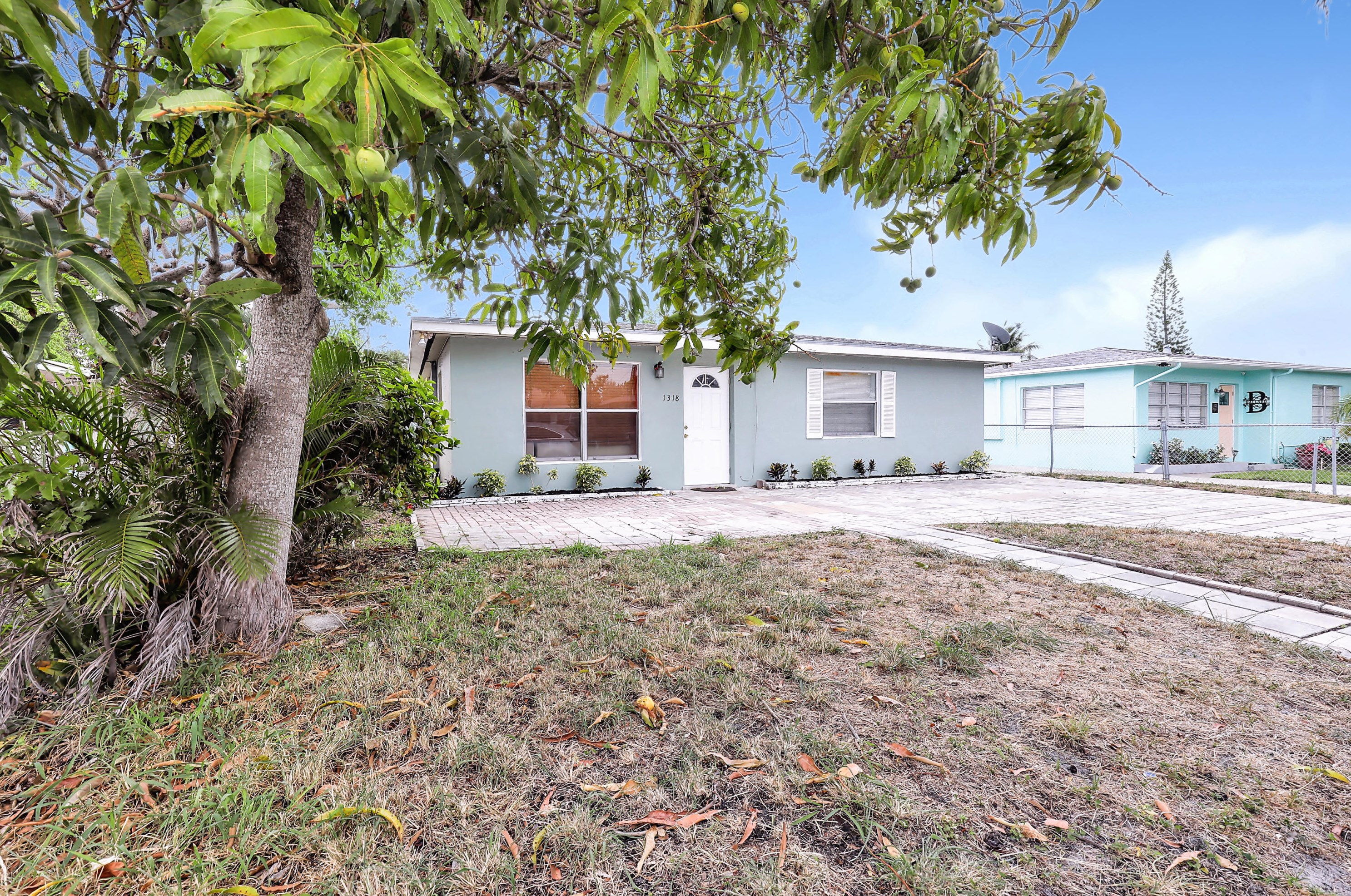 1318 M St, Lake Worth, FL 33460-5635