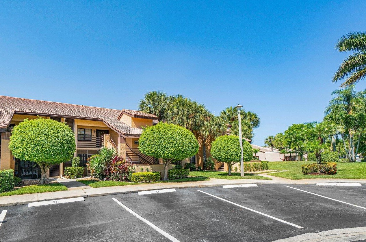11179 Aspen Glen Dr, Boynton Beach FL  33437-1828 exterior
