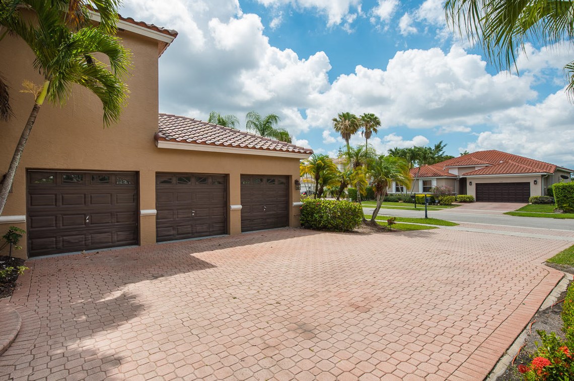 18592 Ocean Mist Dr, Boca Raton, FL 33498