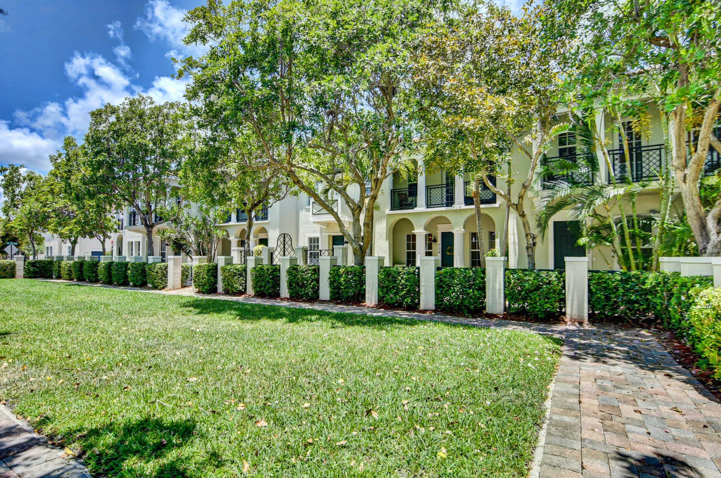 704 83rd Pl, Boca Raton, FL 33487-1325