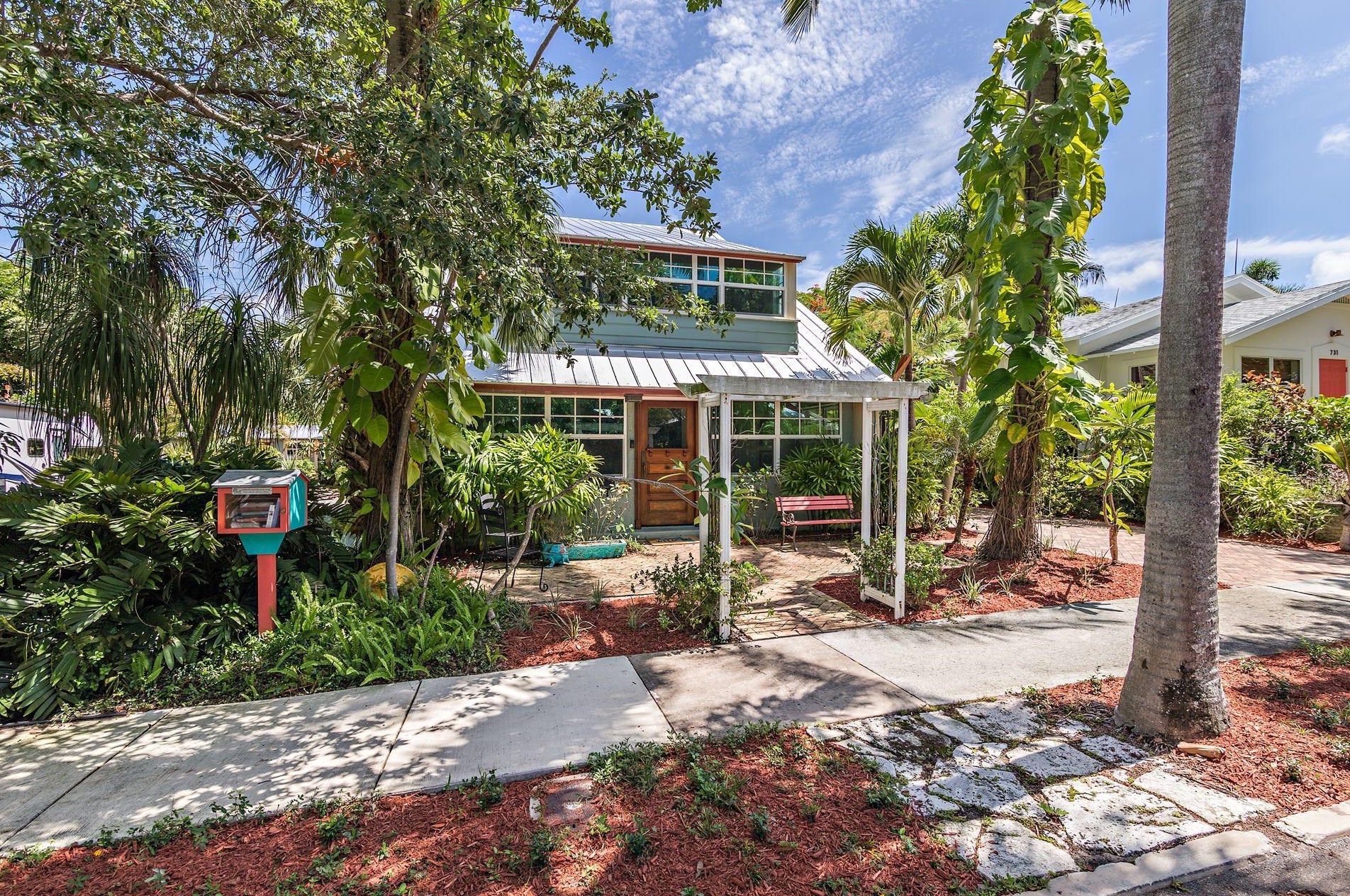 733 New York St, West Palm Beach, FL 33401-6601