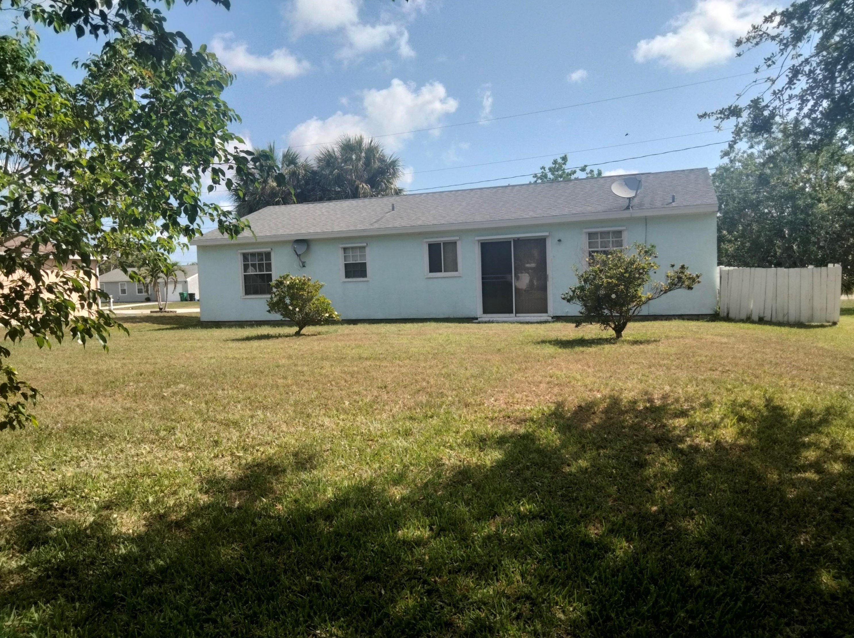 2250 Se Friendship St, Fort Pierce, FL 34952