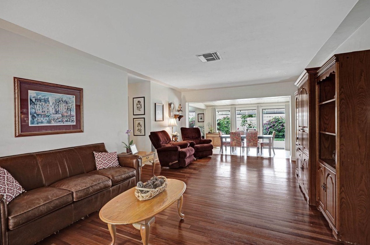 441 Fontana Dr, Lake Worth, FL 33461-1509