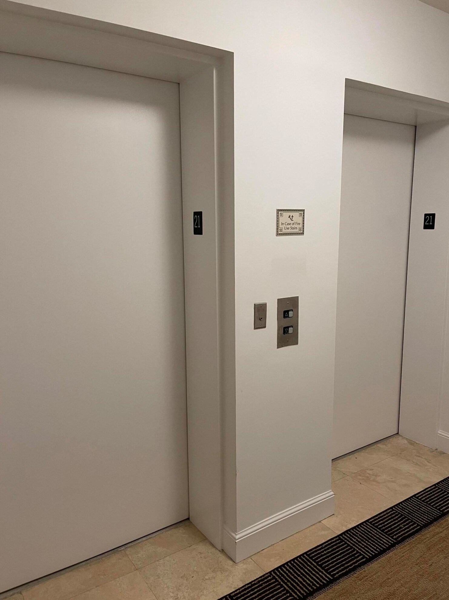 20201 Country Club Dr, Miami FL 33180-3001 exterior