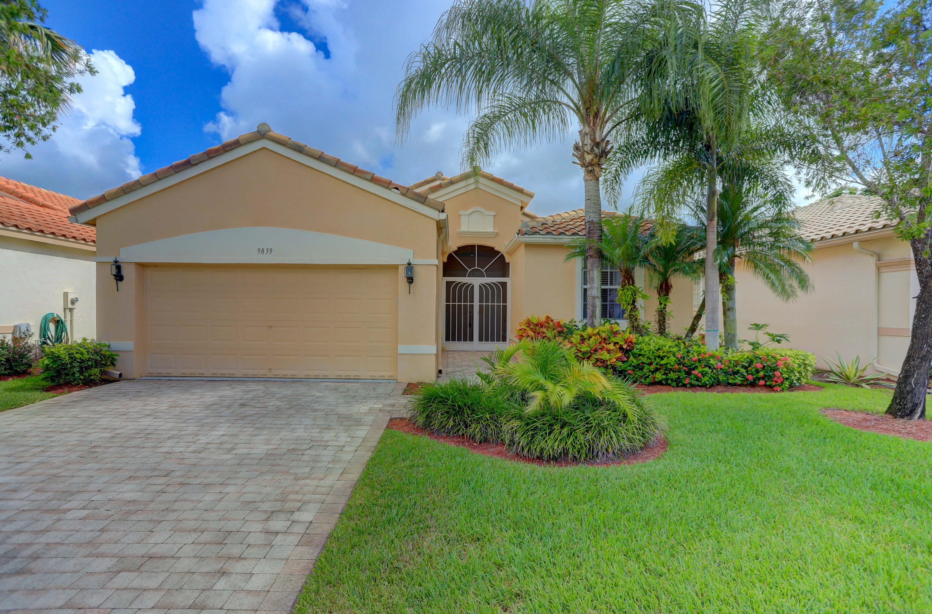 9839 Torino Dr, Lake Worth, FL 33467-6154