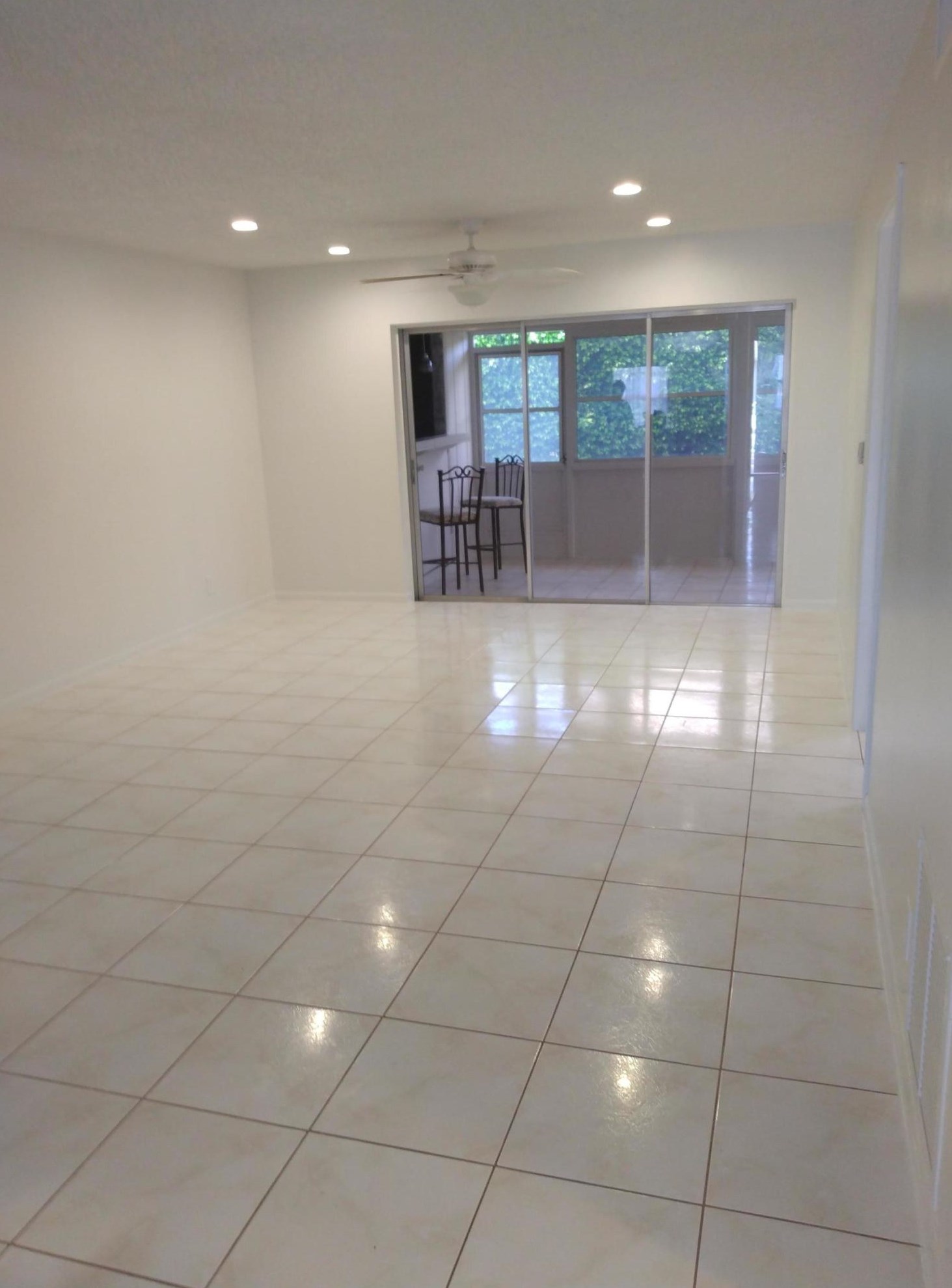 492 Holyoke Ln, Lake Worth, FL 33467-2746