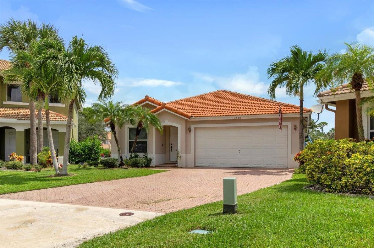 6140 Willoughby Cir, Lake Worth FL  33463-9308 exterior