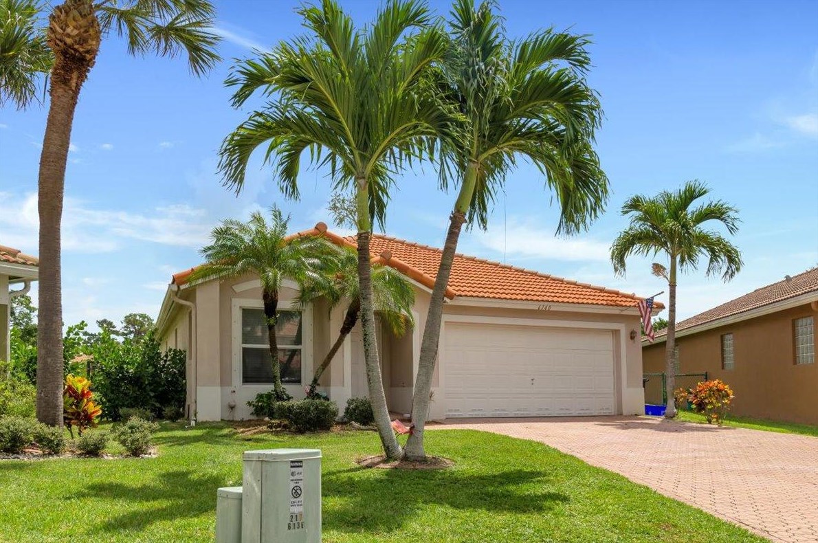 6140 Willoughby Cir, Lake Worth FL  33463-9308 exterior