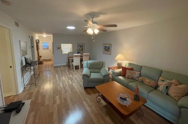 401 Bennington Ln, Lake Worth FL  33467-3038 exterior