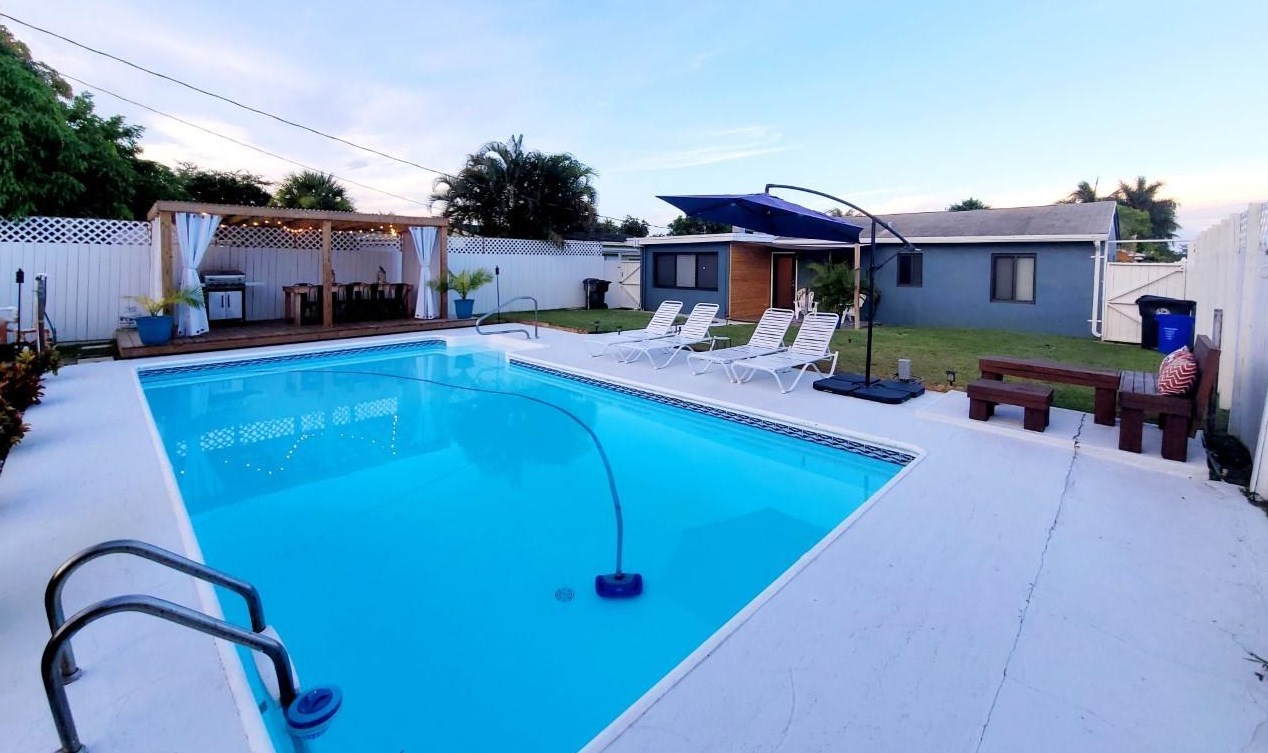 629 D St, Lake Worth FL  33460-2441 exterior