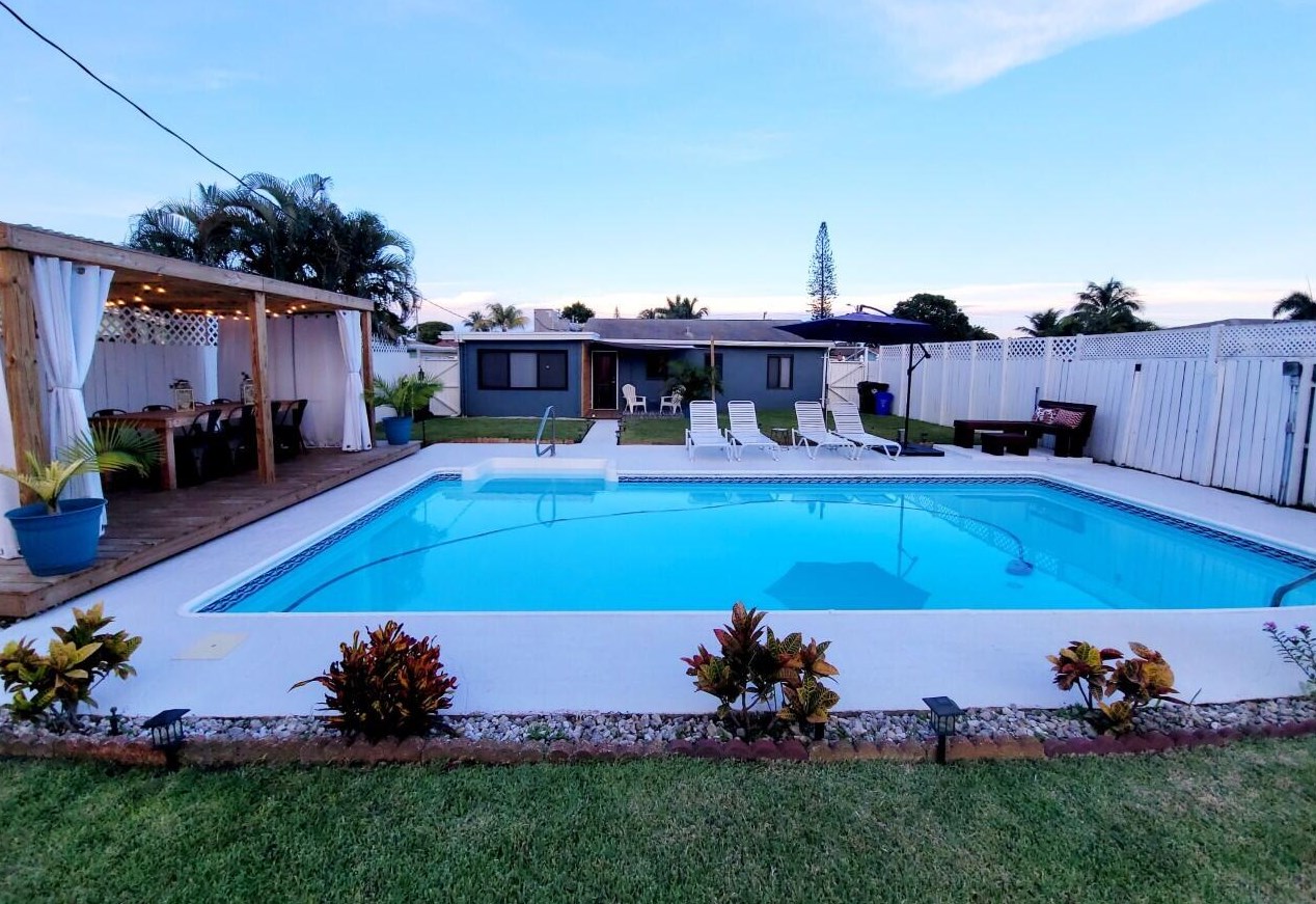 629 D St, Lake Worth FL  33460-2441 exterior