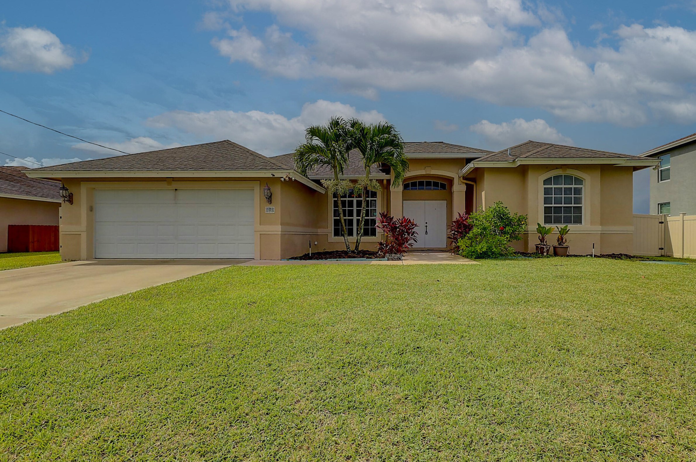 898 Sw Abbot Ave, Fort Pierce, FL 34953