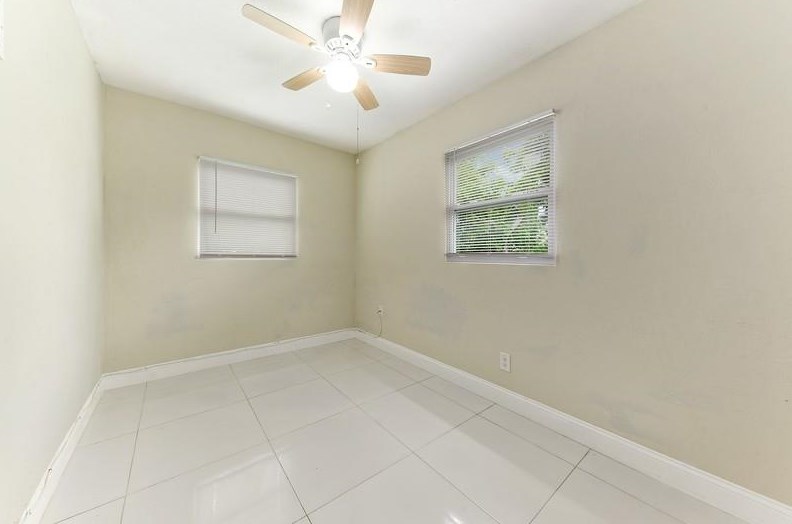 599 Owosso Rd, Lake Worth FL  33462-2103 exterior