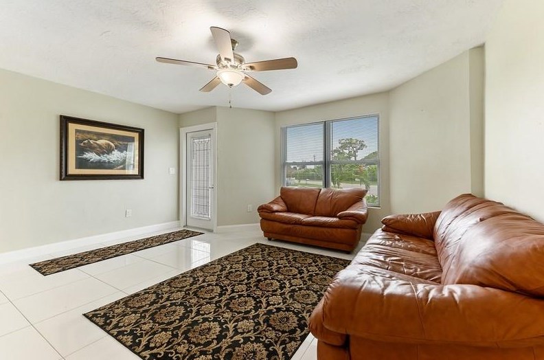 599 Owosso Rd, Lake Worth FL  33462-2103 exterior