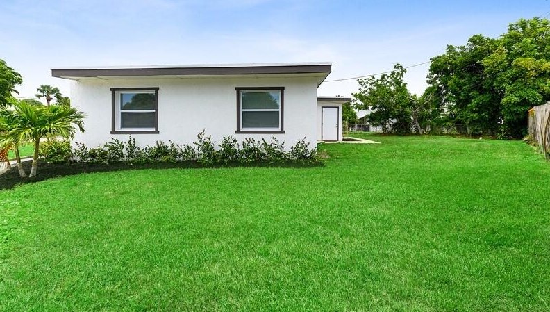 599 Owosso Rd, Lake Worth FL  33462-2103 exterior