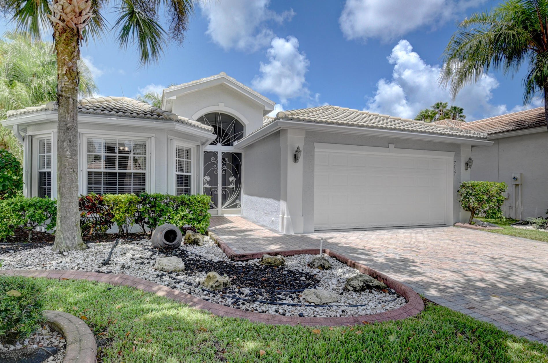 7737 Lighthouse Point Ln, Lake Worth, FL 33467-6963