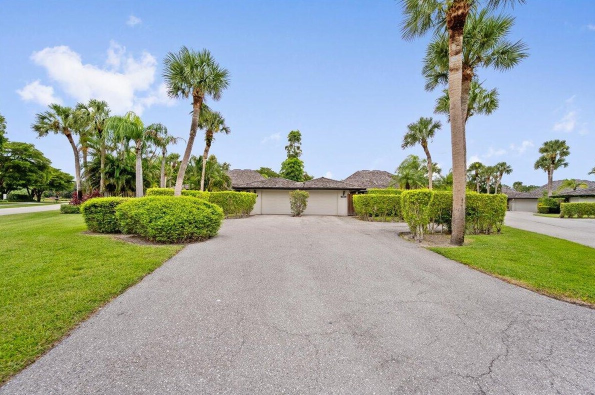 11876 Pebblewood Dr, West Palm Beach, FL 33414