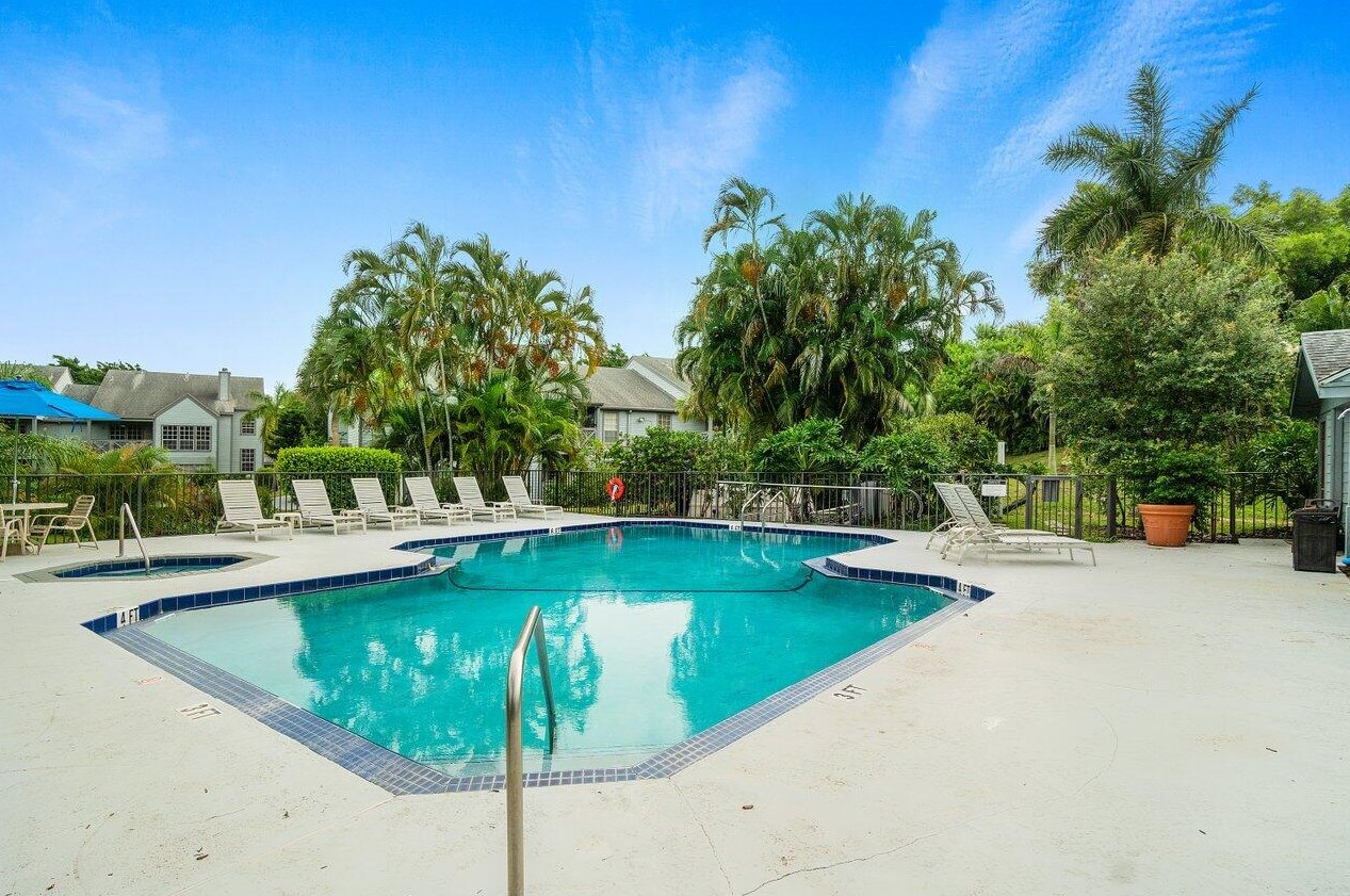 5064 Heatherhill Ln, Boca Raton FL  33486-8577 exterior