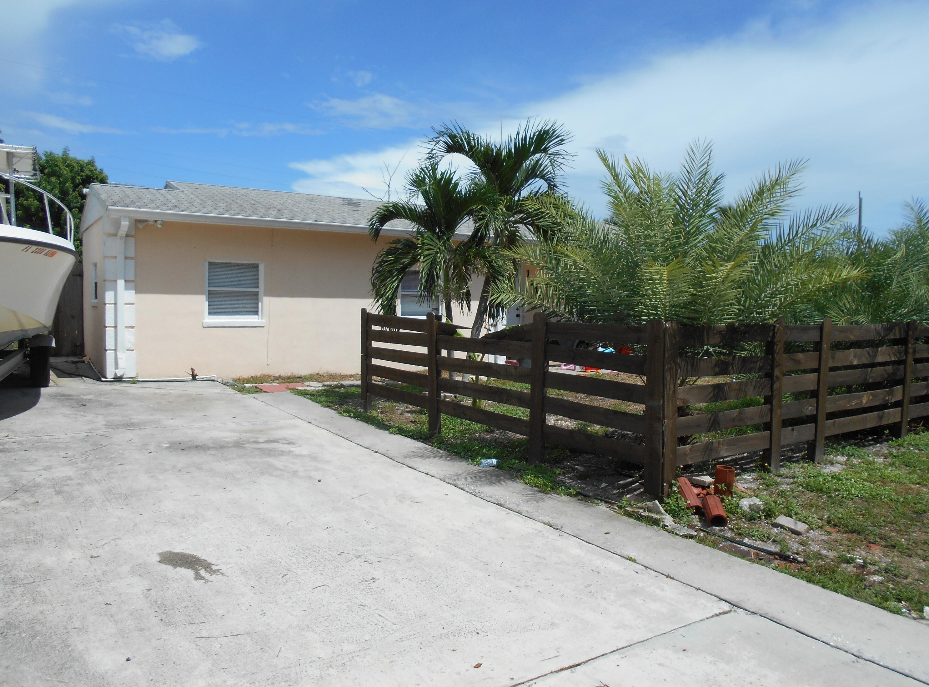 1145 Highland Rd, Lake Worth, FL 33462-6113