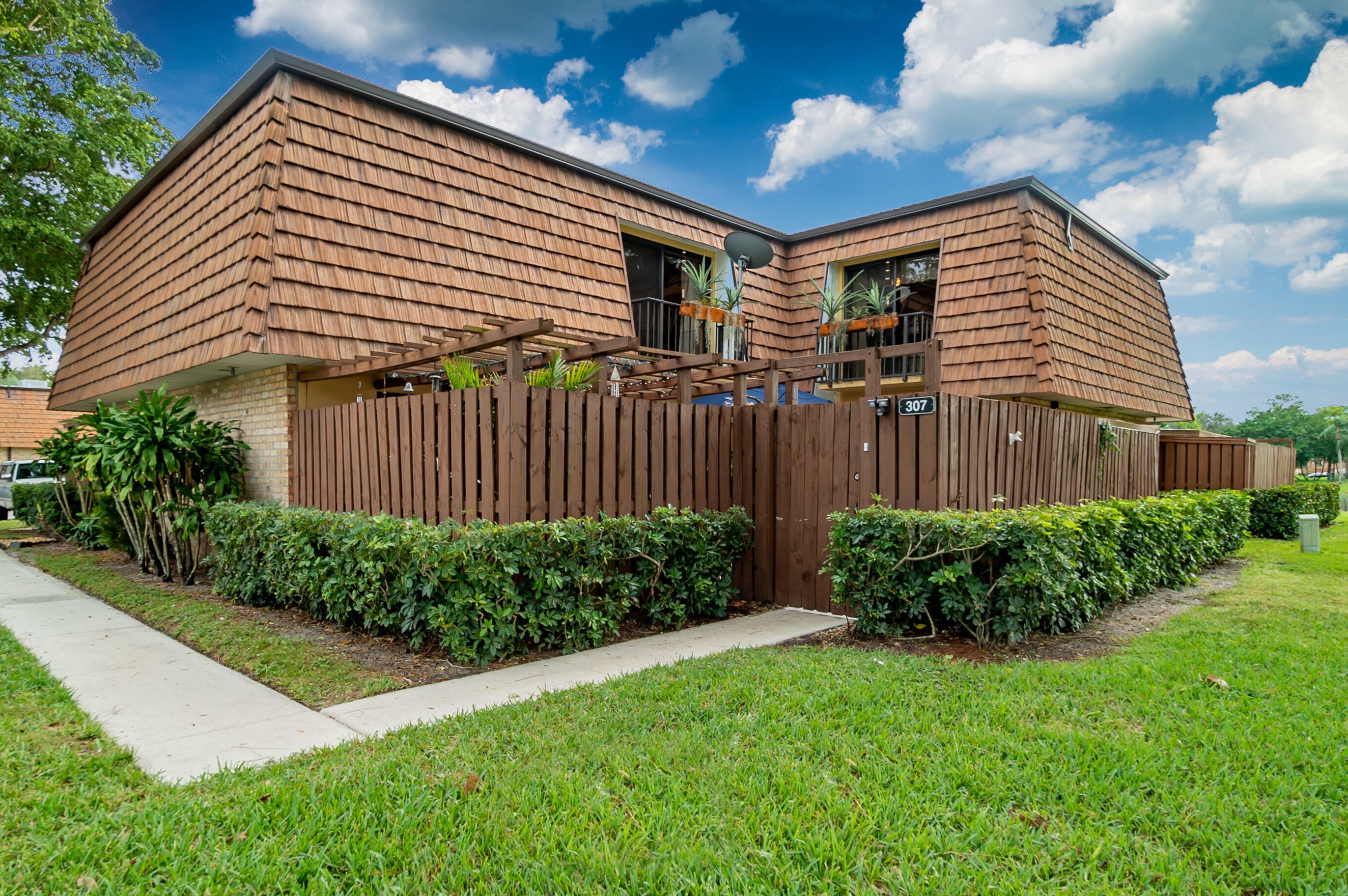 307 3rd Ln, Lake Worth, FL 33463-3547