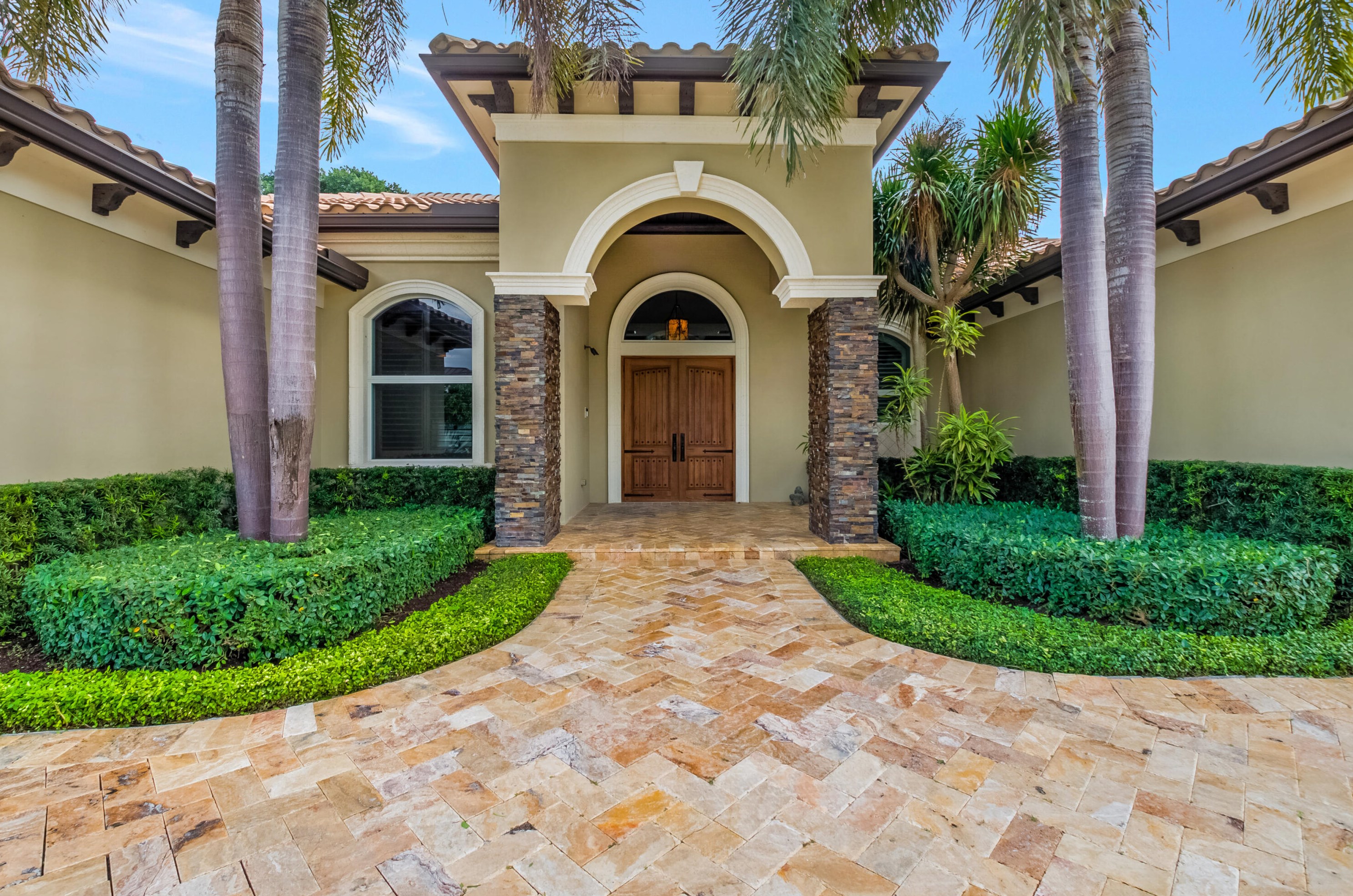 1130 Spanish River Rd, Boca Raton, FL 33432-7621