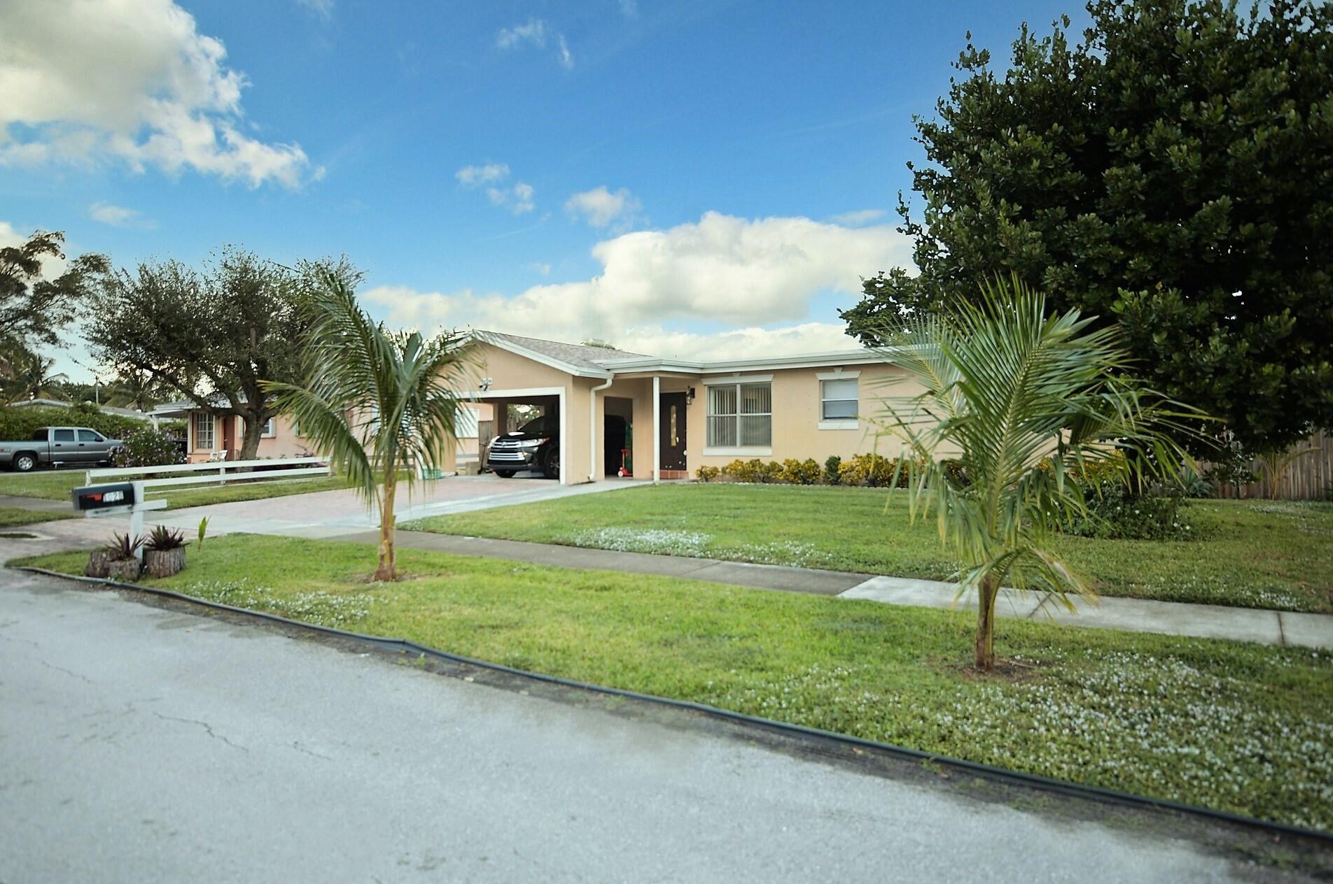 1026 14th Pl, Lake Worth, FL 33462-4116