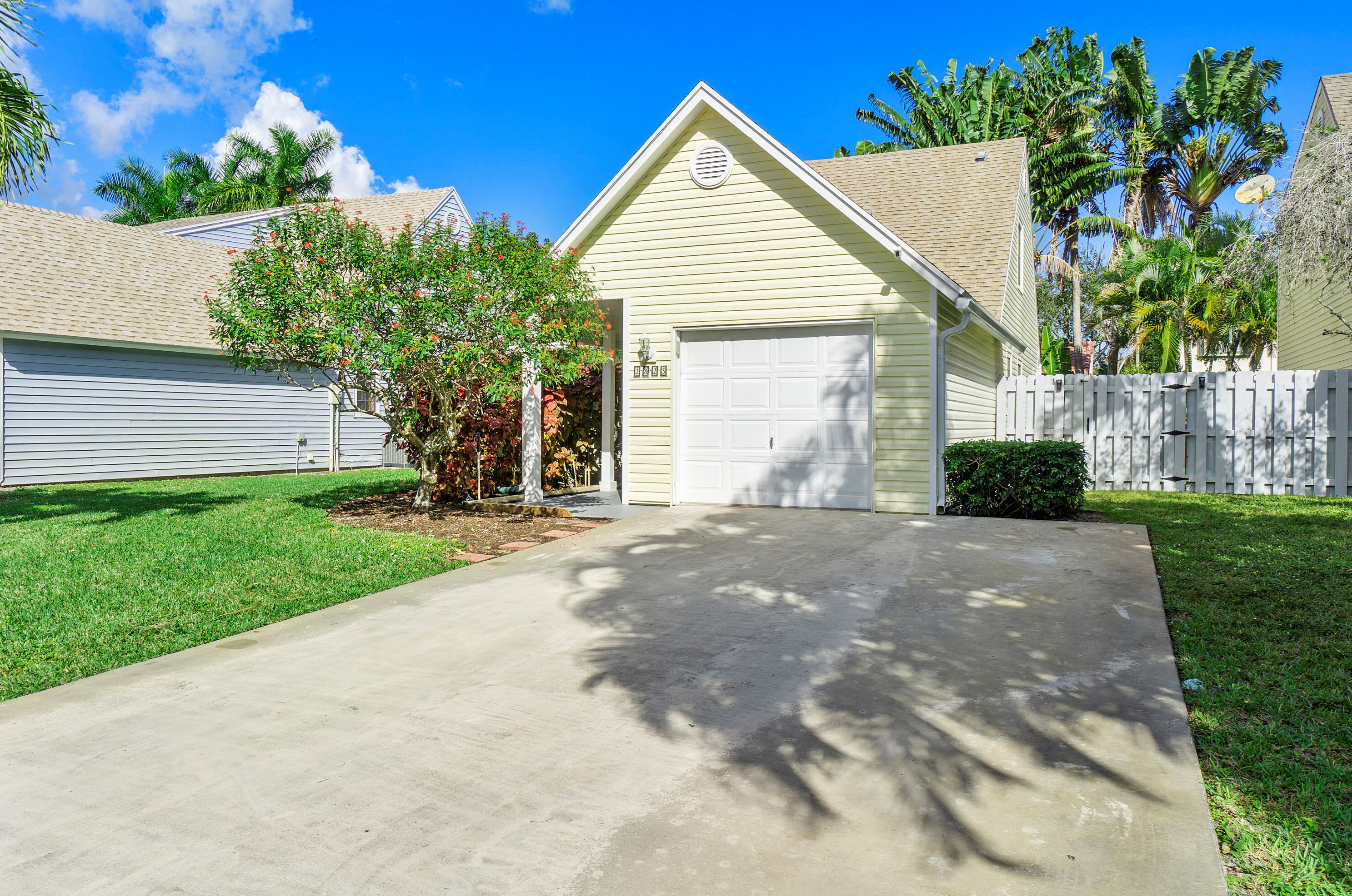 2825 Black Pine Ct, Lake Worth, FL 33462-2579