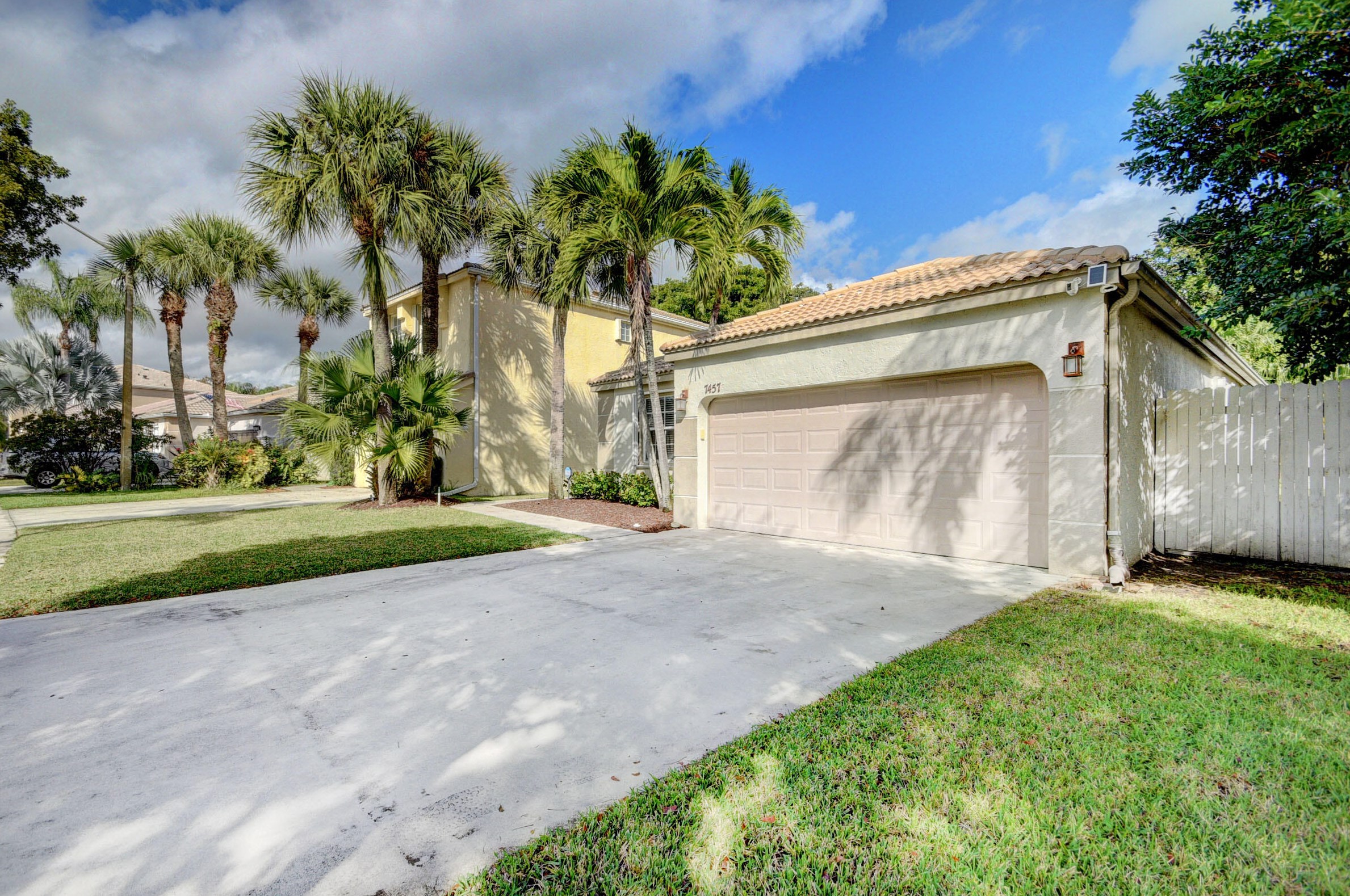 7457 Kingsley Ct, Lake Worth, FL 33467-7325