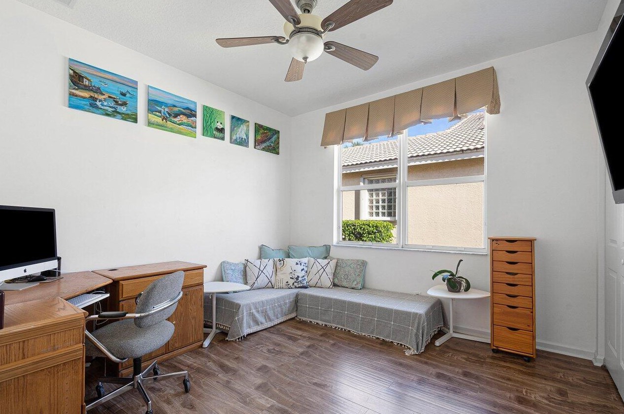 12039 Oakvista Dr, Boynton Beach FL 33437-6351 exterior