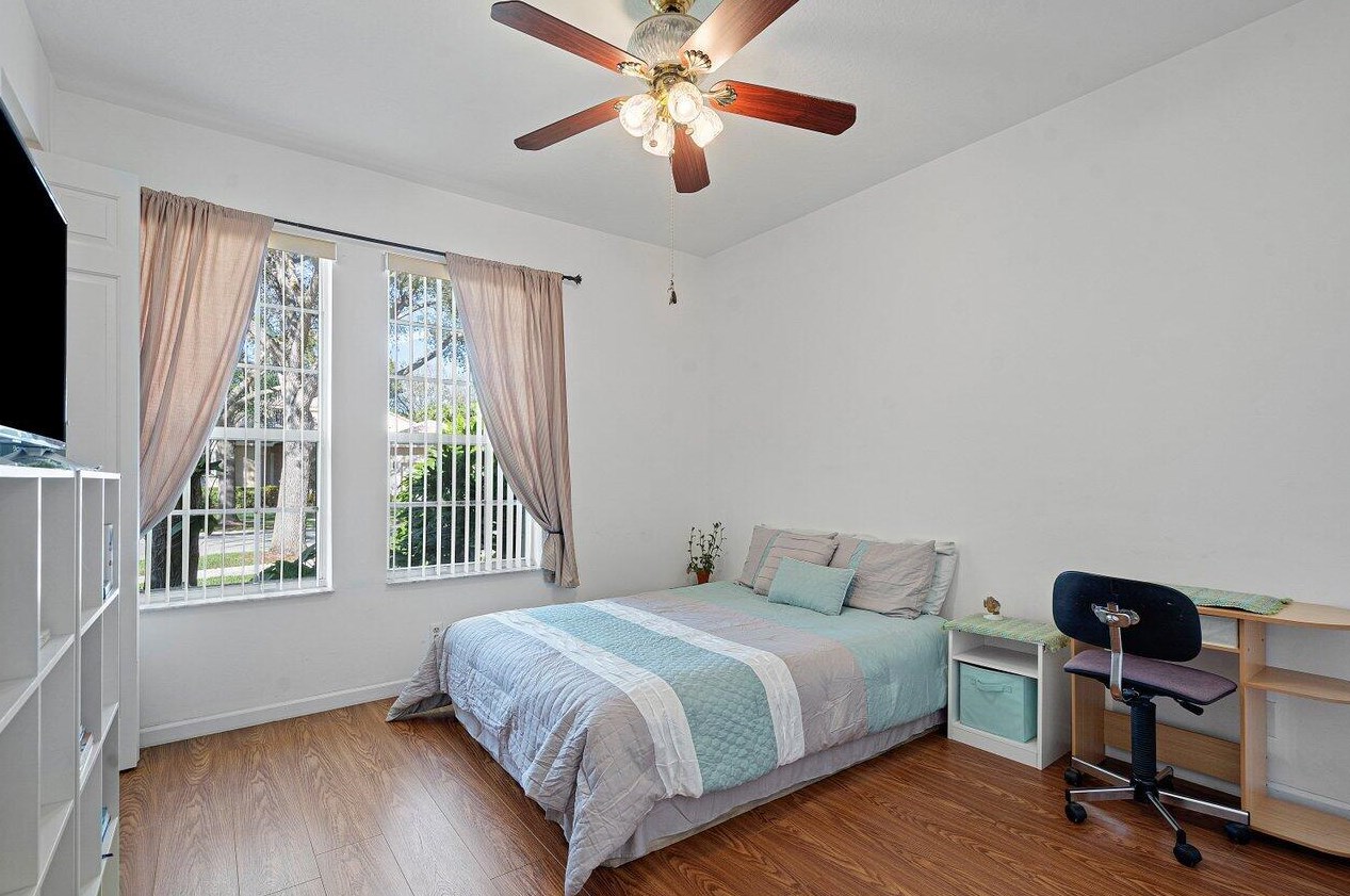 12039 Oakvista Dr, Boynton Beach FL 33437-6351 exterior