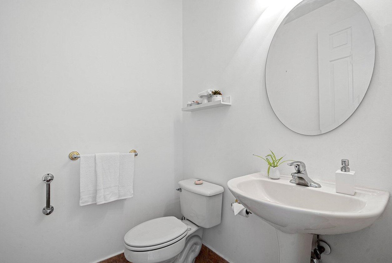 12039 Oakvista Dr, Boynton Beach FL 33437-6351 exterior